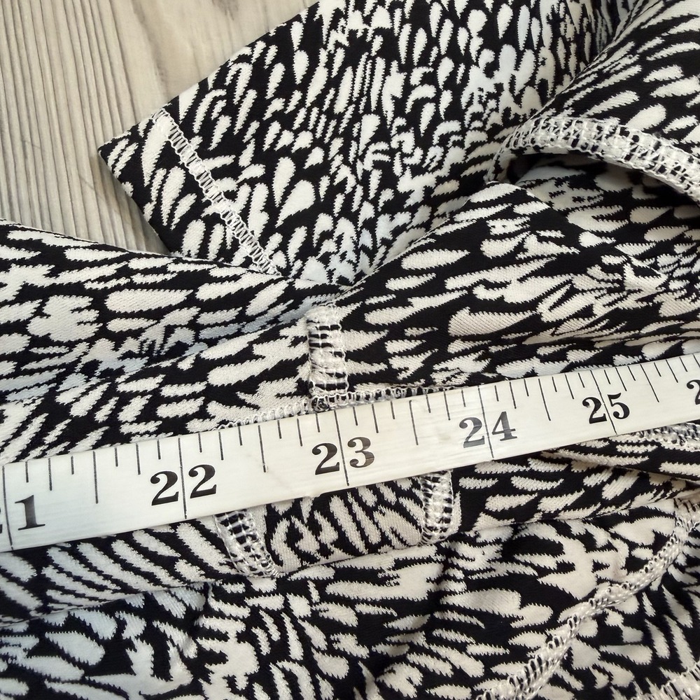 Athleta Medium Ultimate‎ Stash High Rise Textured 7/8 Tight 987267 Printed - Picture 9 of 9